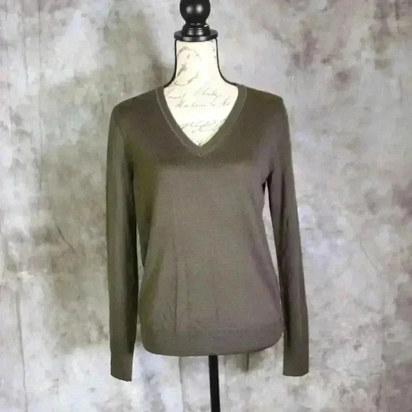 UniQlo brown Pure New Wool V Neck Sweater Size M Women's - Picture 3 of 6